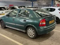 Second-hand Vauxhall Astra Club 2001 Verde Hatchback