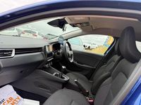 Used Renault Clio V Iconic 100 HP (73 kW) 2021 Blue Hatchback