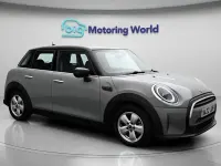 Usado Mini Cooper Classic 136 HP (100 kW) 2022 Cinzento Citadino