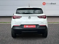 Used Vauxhall Grandland X S 130 HP (95 kW) 2019 White SUV