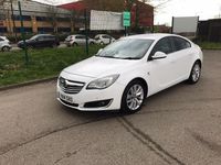 Used Vauxhall Insignia SRi 140 HP (102 kW) 2014 White Hatchback