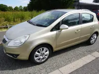 Used Vauxhall Corsa Design Edition 89 HP (65 kW) 2008 Gold Hatchback