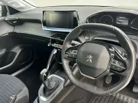 Używany Peugeot 208 Active Premium 75 KM (55 kW) 2022 Czarny Hatchback