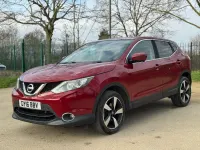 Used Nissan Qashqai N-Connecta 113 HP (83 kW) 2016 Red SUV
