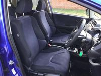 Begagnad Honda Jazz S 90 HK (66 kW) 2011 Blå Halvkombi