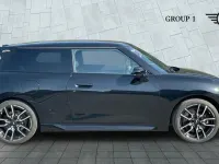 Used Mini Cooper SE Sport 158 kW (215 HP) 2024 Black Hatchback