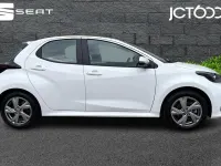 Used Toyota Yaris 113 HP (83 kW) 2025 White Hatchback