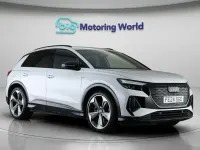 Begagnad Audi Q4 e-tron Black Edition 250 kW (340 HK) 2024 Vit SUV