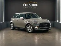 Usado Mini Cooper D Hatch 116 HP (85 kW) 2018 Cinzento Citadino