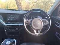 Begagnad Kia e-Niro 147 kW (201 HK) 2022 Grå SUV