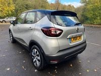 Used Renault Captur Play 90 HP (66 kW) 2018 Silver SUV