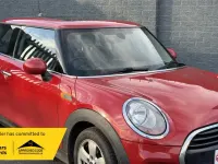 Begagnad Mini Cooper Hatch 136 HK (100 kW) 2015 Röd Halvkombi