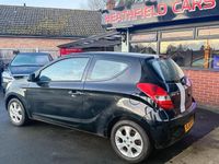 Used Hyundai i20 Comfort 77 HP (56 kW) 2011 Black Hatchback