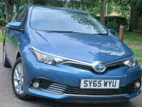 Used Toyota Auris Hybrid 2015 Blue Hatchback