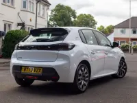 Used Peugeot 208 Active 74 HP (54 kW) 2024 White Hatchback