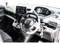 Used Peugeot E-Partner Premium 49 kW (67 HP) 2023 Ice white (solid paint) MPV