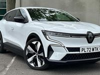 Begagnad Renault Megane E-Tech Techno 160 kW (218 HK) 2023 Vit Halvkombi