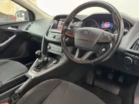 Begagnad Ford Focus Zetec 2015 Grå Kombi