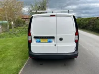 Begagnad VW Caddy 75 HK (55 kW) 2022 Vit Minibuss