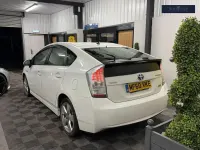 Used Toyota Prius 136 HP (100 kW) 2010 White Hatchback