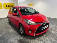 Used Toyota Yaris 99 HP (72 kW) 2015 Red Hatchback