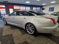 Usado Jaguar XJ Portfolio 2015 Plateado Berlina