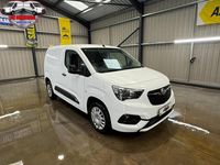 Używany Vauxhall Combo Sportive 100 KM (73 kW) 2021 Biały Van