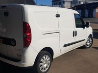 Begagnad Vauxhall Combo Sportive 105 HK (77 kW) 2017 Vit Minibuss
