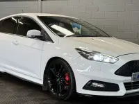 Used Ford Focus ST 250 HP (183 kW) 2017 White Hatchback