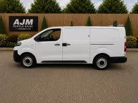 Used Vauxhall Vivaro 100 kW (136 HP) 2022 White MPV
