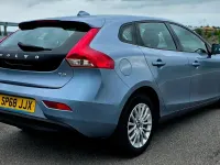 Used Volvo V40 Momentum 122 HP (89 kW) 2018 Blue Hatchback