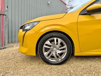 Used Peugeot 208 Active 75 HP (55 kW) 2020 Yellow Hatchback