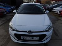 Used Hyundai i20 Premium 90 HP (66 kW) 2015 White Hatchback