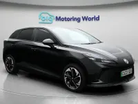 Begagnad MG MG4 EV SE 319 kW (435 HK) 2023 Svart Halvkombi