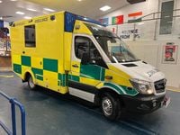 Used Mercedes Sprinter 190 HP (139 kW) 2015 Yellow Van