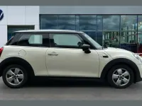 Used Mini Cooper Classic 134 HP (98 kW) 2019 White Hatchback