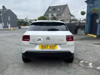 Usado Citroën C4 Cactus PureTech 2017 Blanco Utilitario