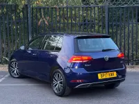 Used VW Golf VII SE 125 HP (91 kW) 2017 Blue Hatchback