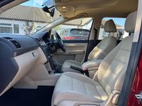 Used VW Touran SE 105 HP (77 kW) 2011 Red MPV