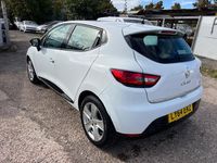 Used Renault Clio IV Dynamique 90 HP (66 kW) 2014 White Hatchback