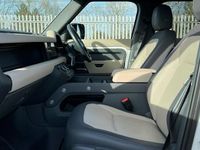 Used Land Rover Defender Dynamic 300 HP (220 kW) 2023 Solid  fuji white SUV