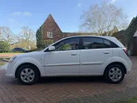 Used Kia Rio 95 HP (69 kW) 2010 White Hatchback