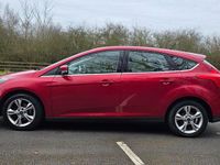 Used Ford Focus Zetec 125 HP (91 kW) 2012 Red Hatchback