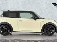 Used Mini Cooper Hatch 134 HP (98 kW) 2019 White Hatchback