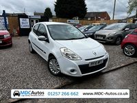 Used Renault Clio II 2010 White Hatchback