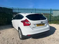 Begagnad Ford Focus Zetec 2014 Vit Halvkombi