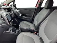 Used Renault Captur Dynamique 120 HP (88 kW) 2017 Flame red SUV