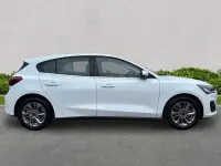 Begagnad Ford Focus Titanium 2023 Vit Halvkombi