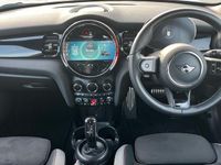 Usado Mini Cooper Hatch 134 HP (98 kW) 2024 Prateado Citadino