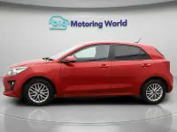 Używany Kia Rio 99 KM (72 kW) 2022 Czerwony Hatchback